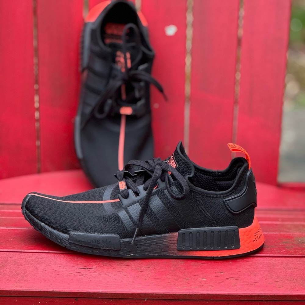 Adidas Star Wars NMD R1 Darth Vader